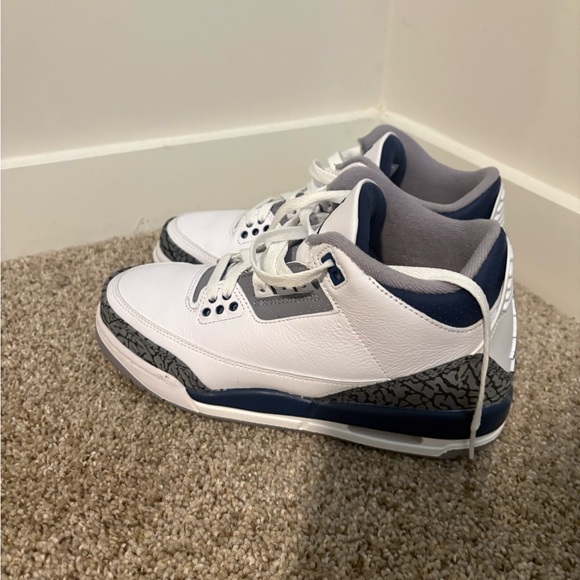 Jordan 3’s Midnight Navy - Picture 1 of 5